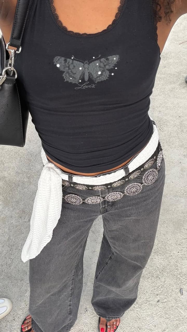 Aïssa St-Jean vend son look Levi's d'Osheaga comme improvisé, personne n'achète