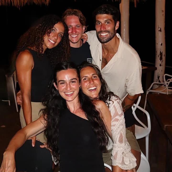 Karol Ann Jacques présente sa gang tissée serré, notre coeur fond