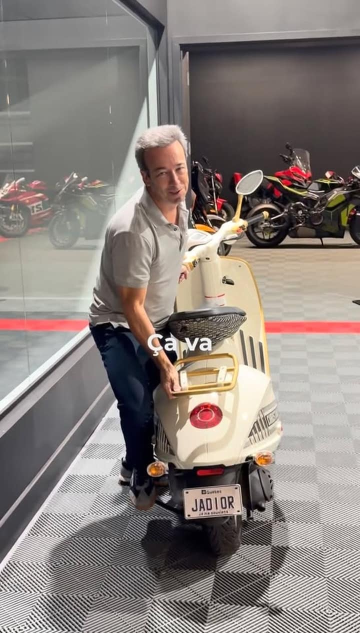 Luc Poirier craque pour la Vespa Christian Dior et il n'a pas peur de le dire