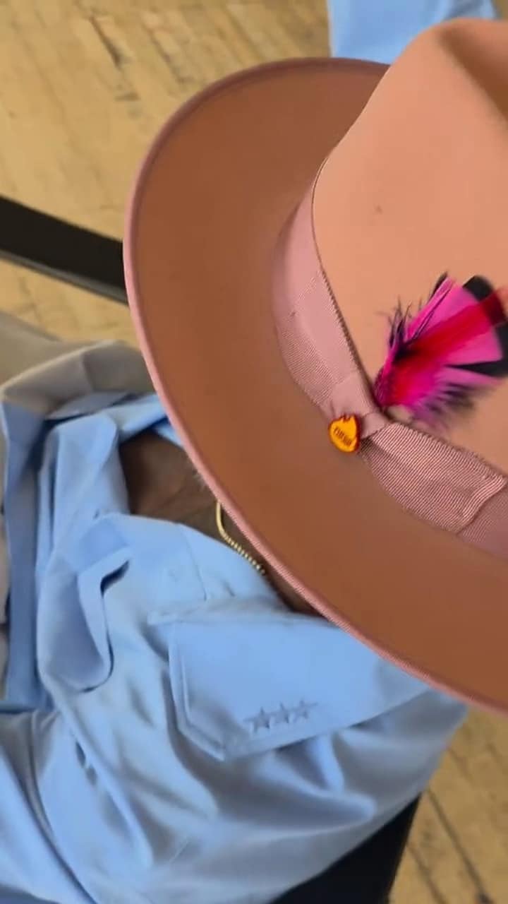 Robert Applyrs remet le chapeau et balance sa vibe fuego