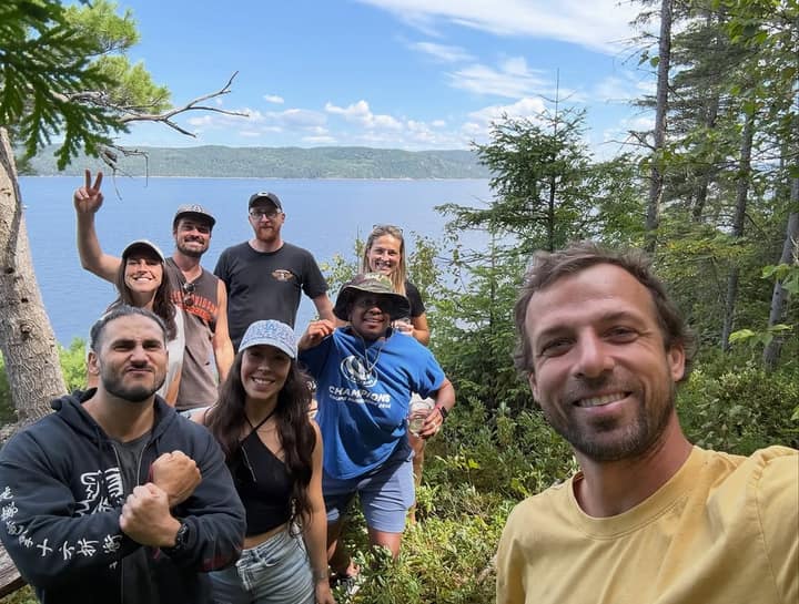 Simon Gagnon-Brassard recrée Survivor dans sa cour et c'est Achille qui rafle tout l'amour
